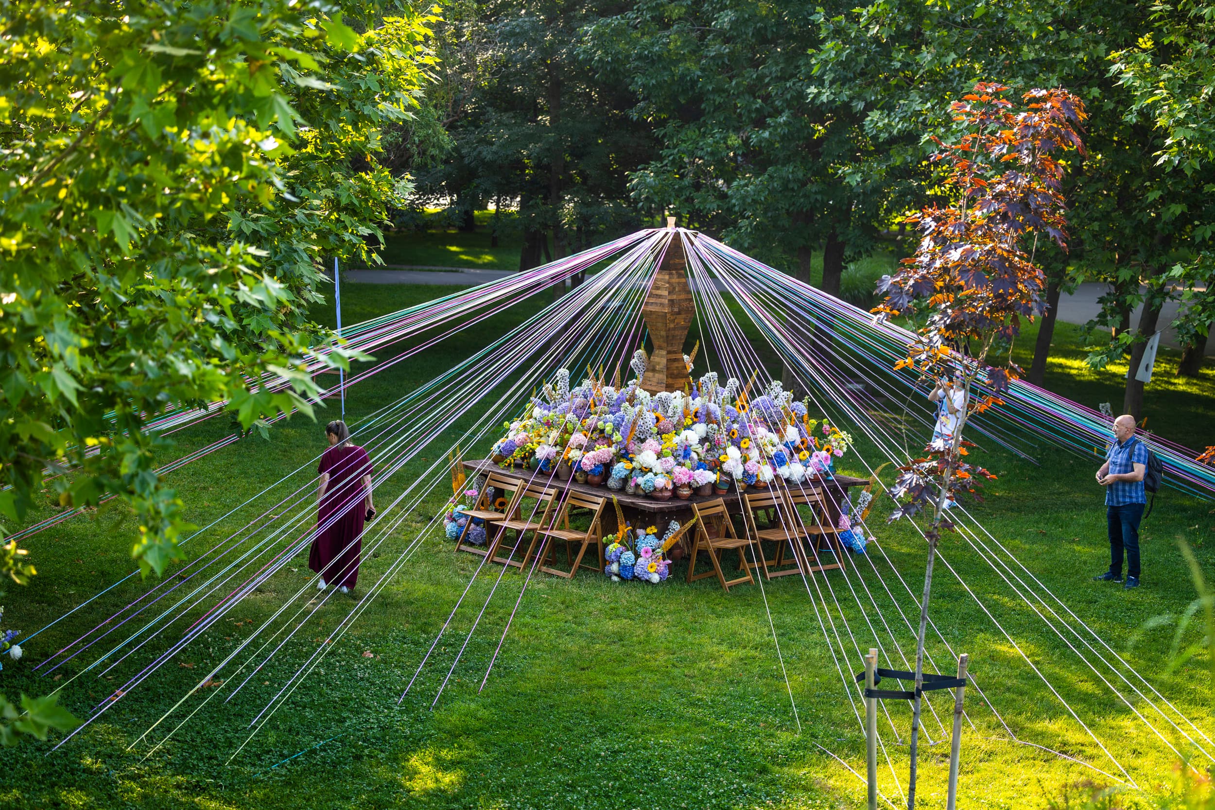 festivalul-florilor-2026-stalp-sanziene-panglici-may-pole