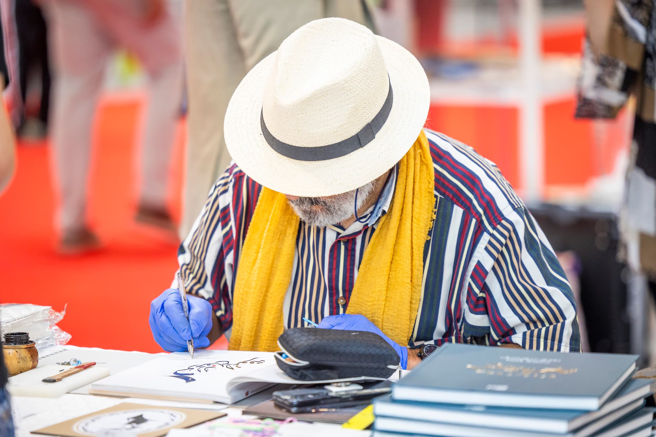 bookfest-2026-romexpo-calligraf-palarie-paie-dedicatie