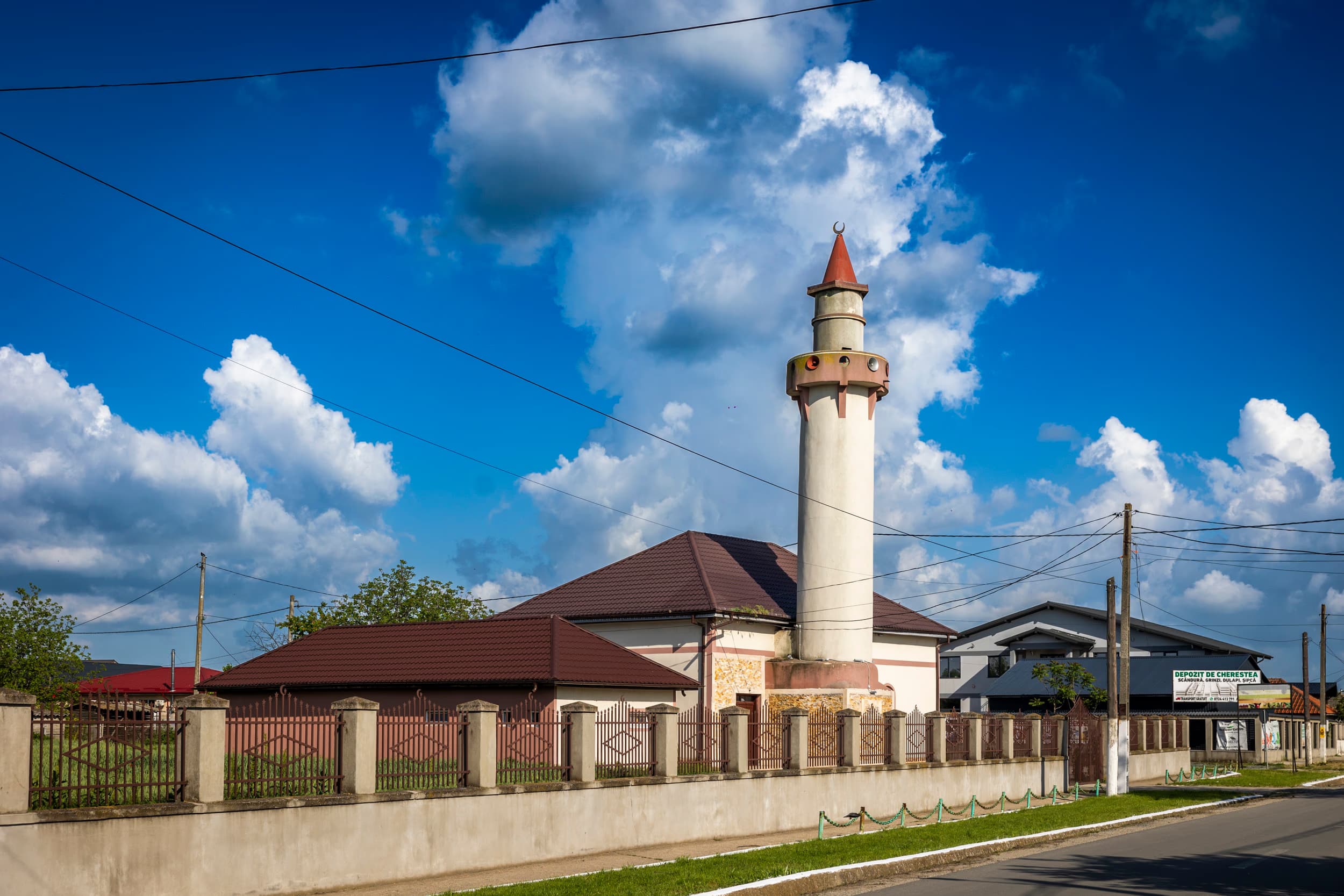 cobadin-constanta-geamia-minaret-perspective-larga