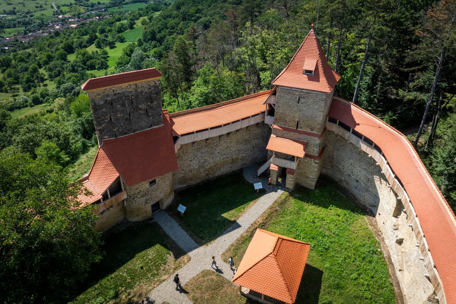 Inside the courtyard of the Peasant Citadel — visitors, panorama down to the valley