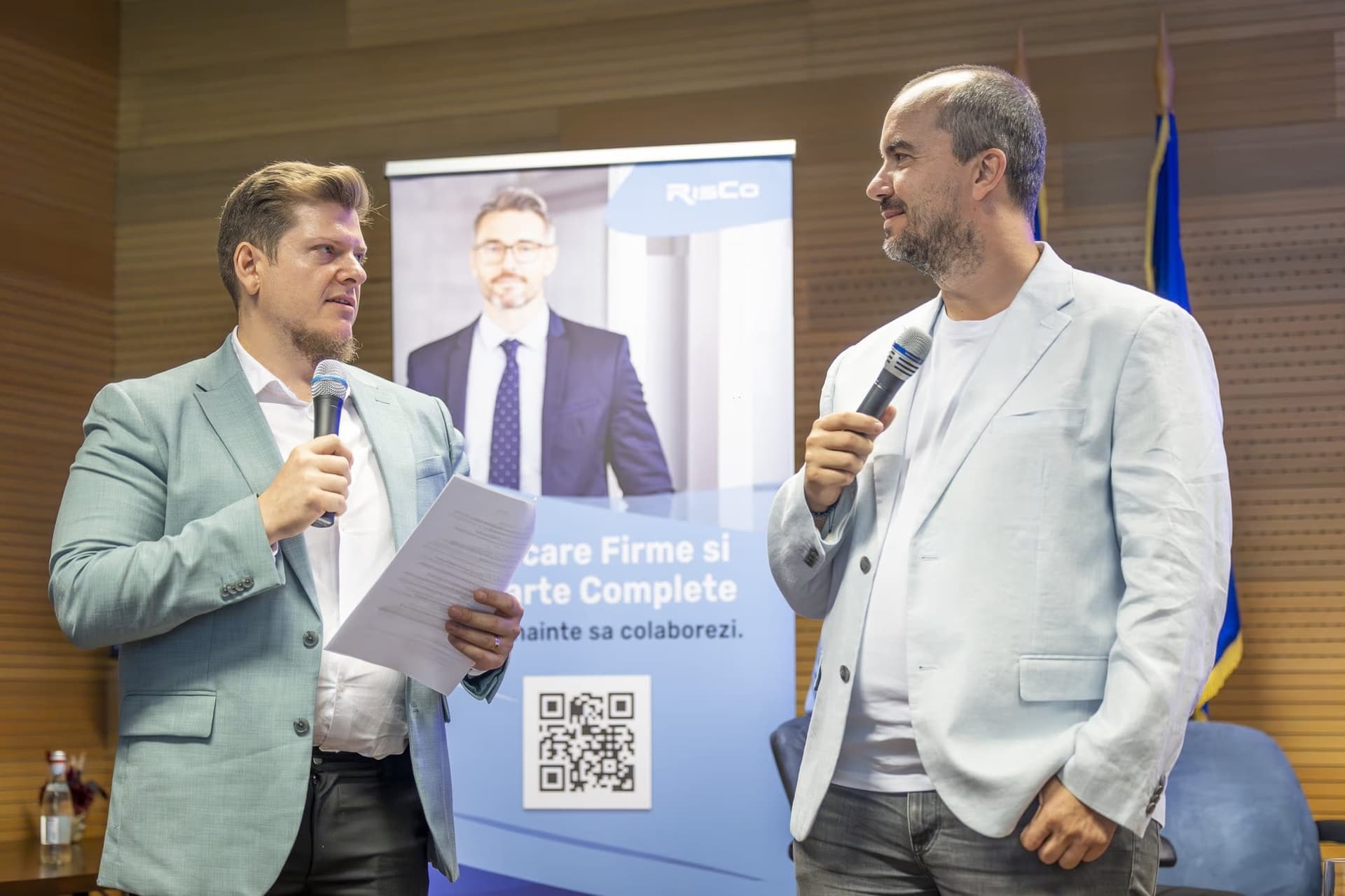 Bogdan Putinică (CEO Noctiluca) și Alex Ghica (Oxygen Events) deschizând conferința „Decizia" la Arenele BNR, 19 iunie 2026