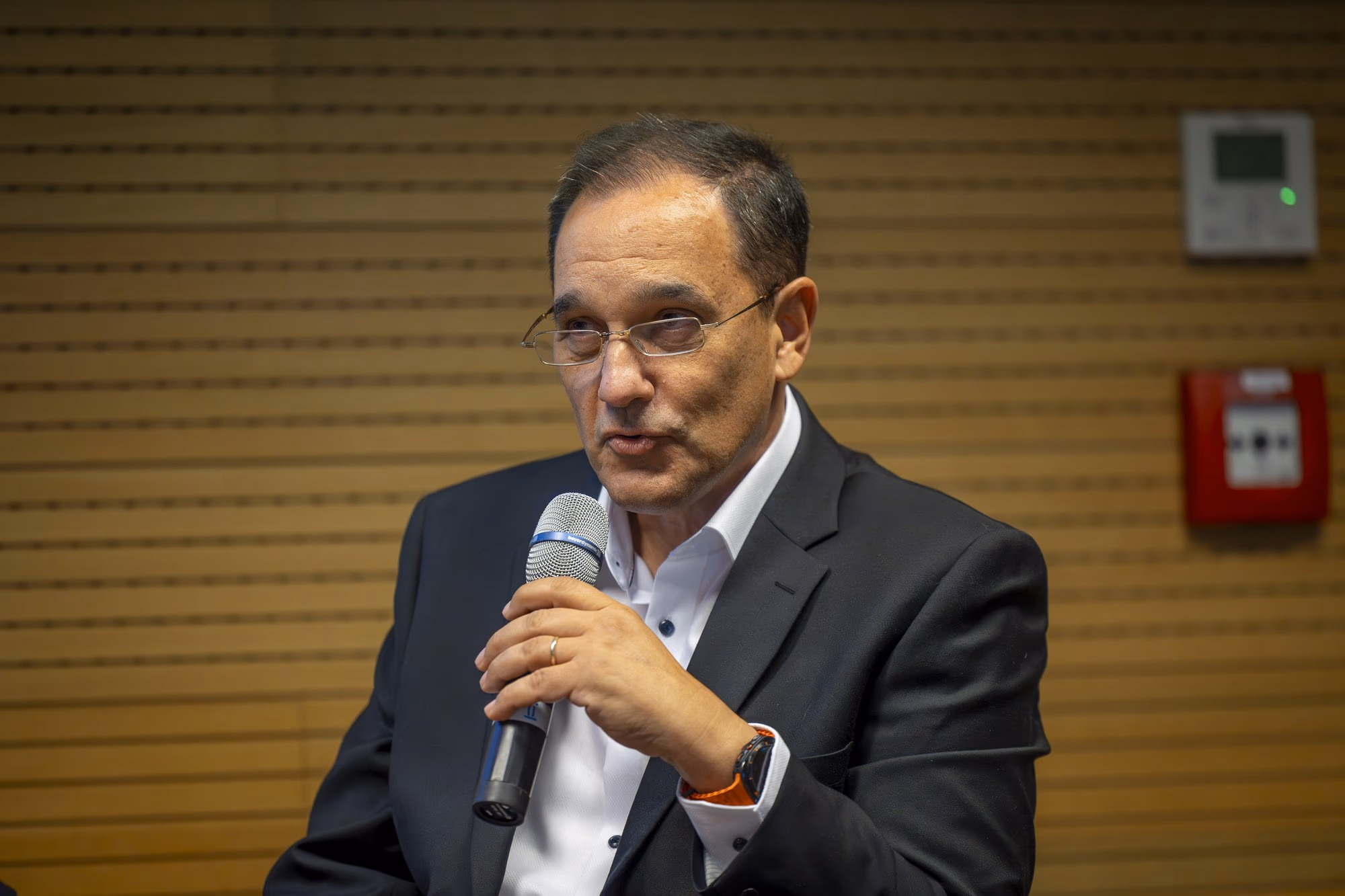 Călin Rangu, moderator of the Financial Stability panel, portrait with glasses