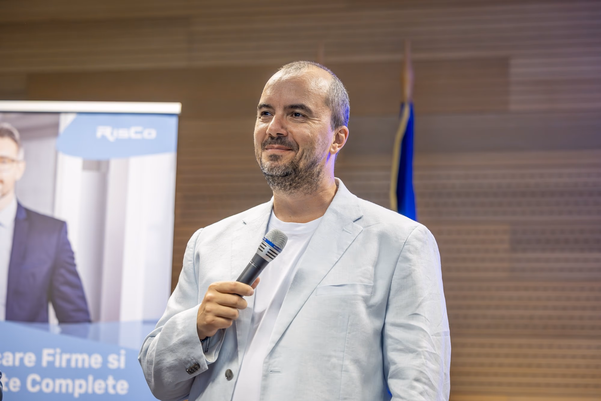 Bogdan Putinică, contemplative portrait at the microphone