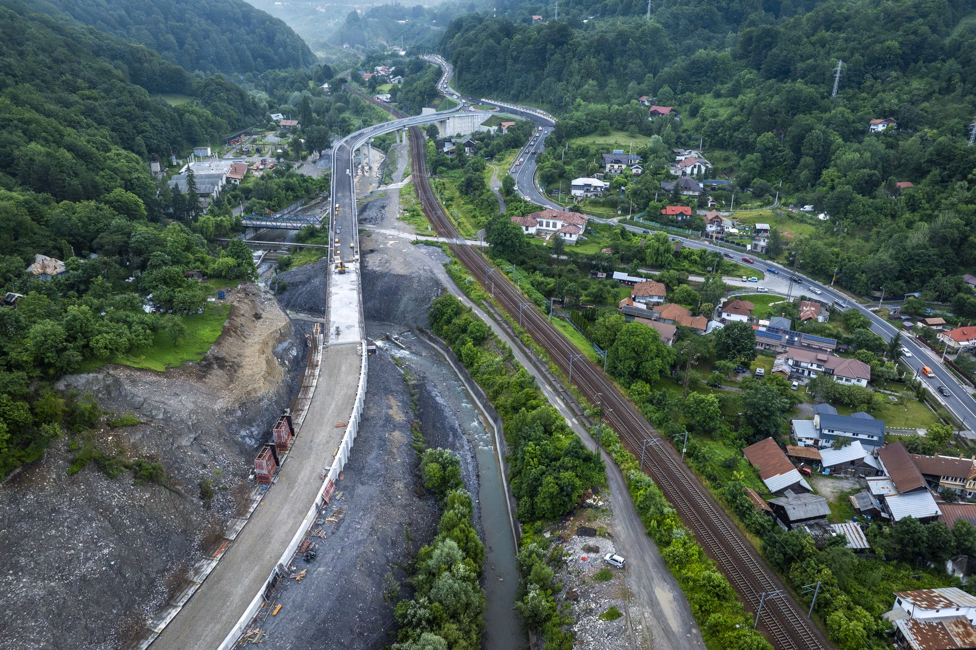 Comarnic Bypass and DN1, aerial view with the two roads running in parallel through the Prahova Valley