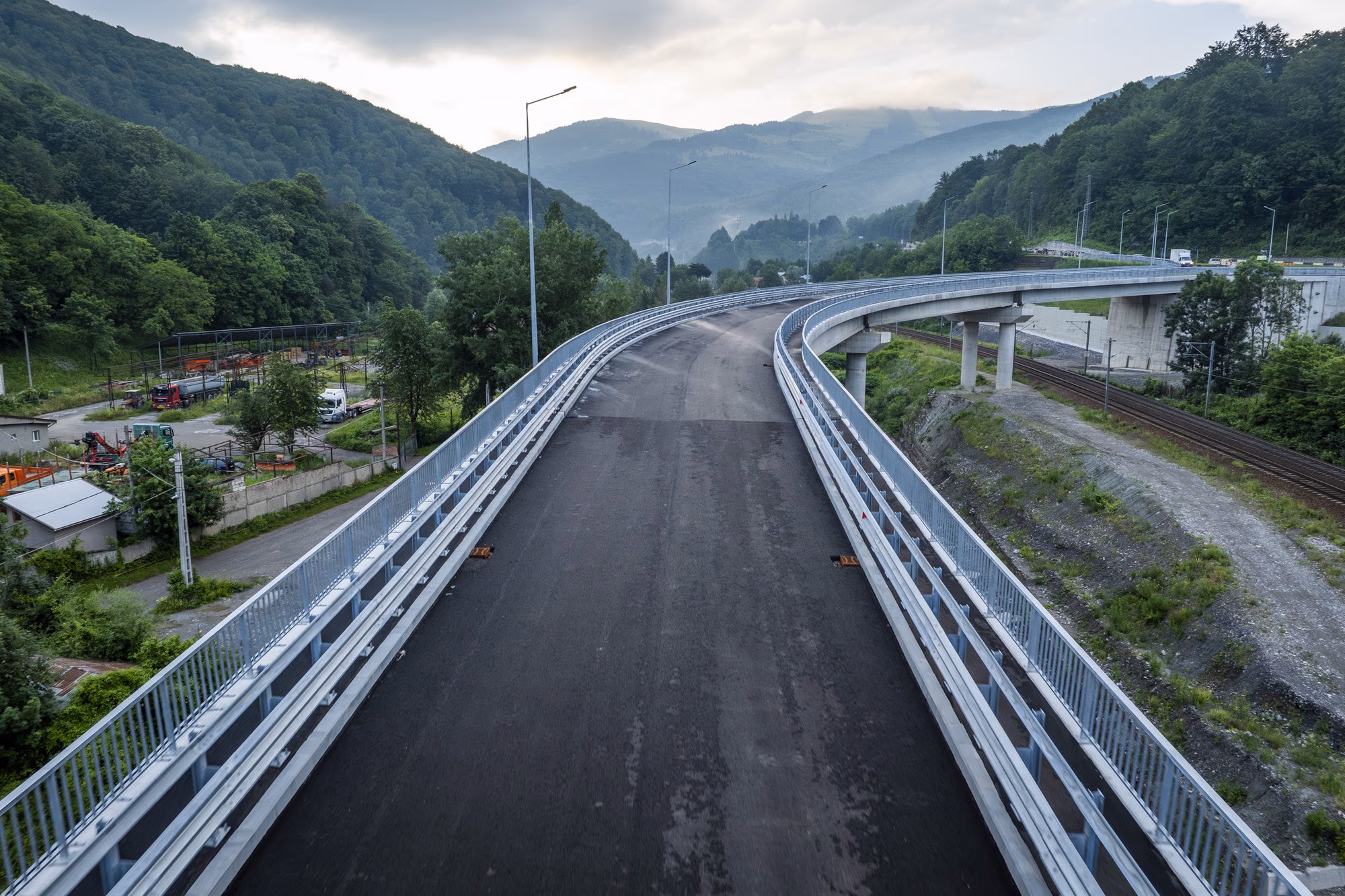 Comarnic Bypass, view from road level, empty road, mountains behind