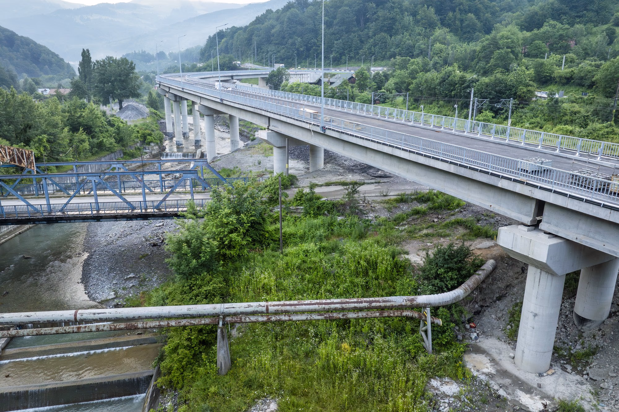 Comarnic Bypass bridge, old industrial transition branch on the side, intersection view