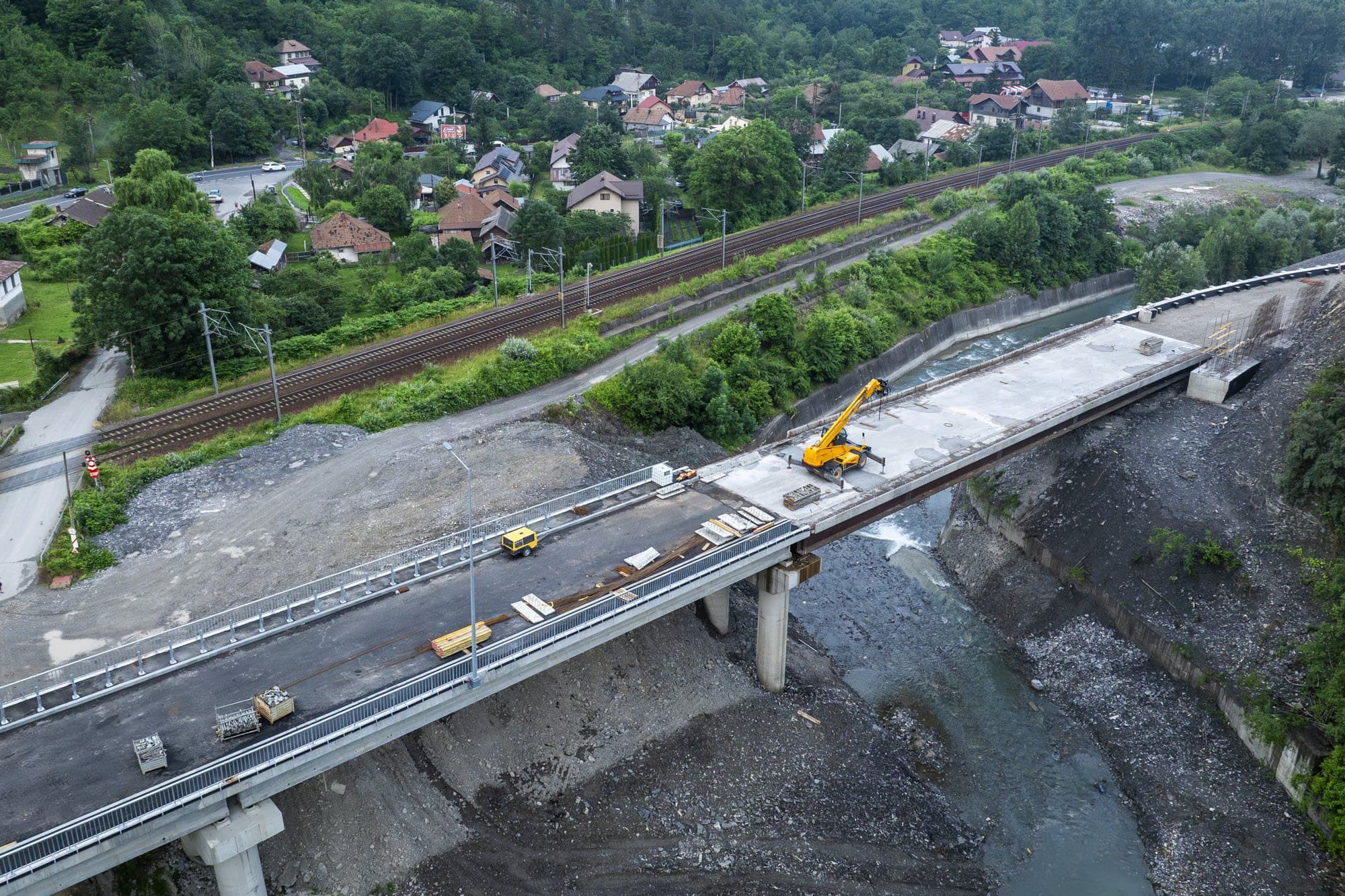 Detaliu al podului Centurii Comarnic în finalizare
