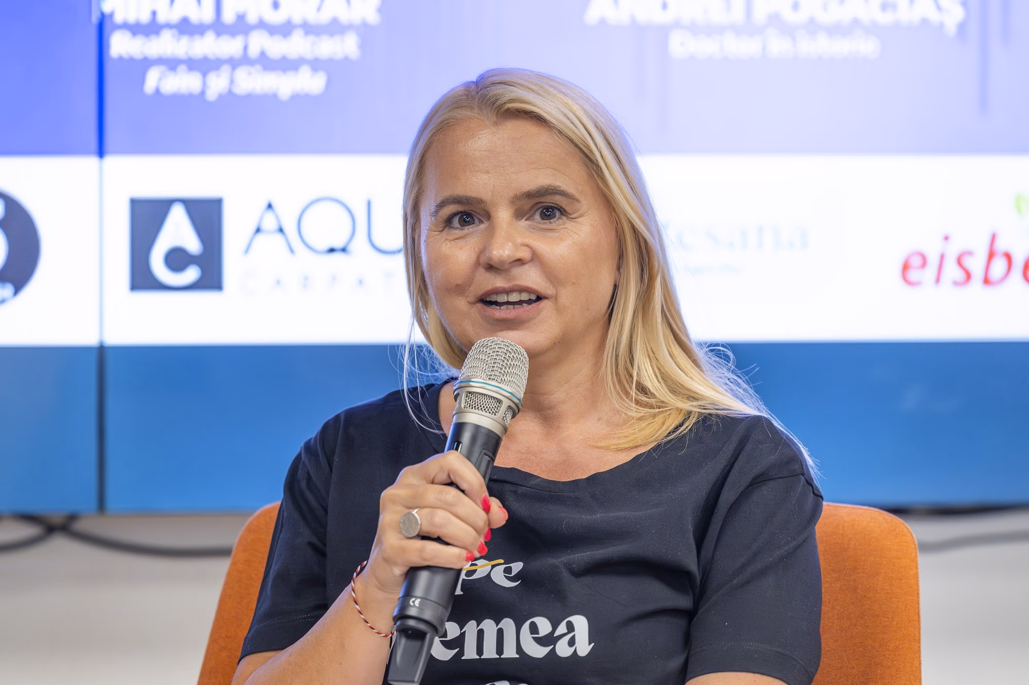 Laura Ivăncioiu elmagyarázza a „hallgatni a vendéget" szerkesztői elvet.