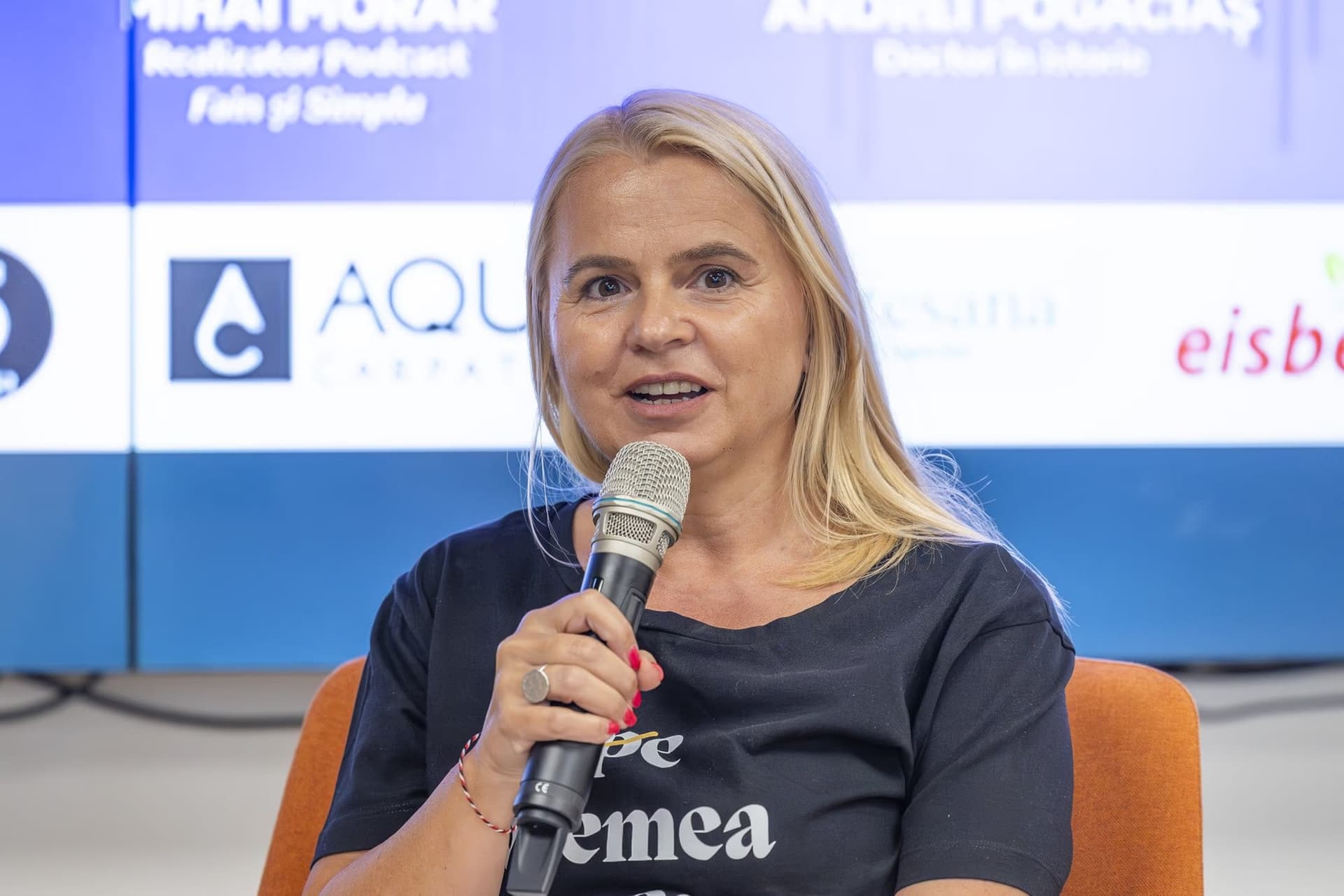 Laura Ivăncioiu elmagyarázza a „hallgatni a vendéget" szerkesztői elvet.