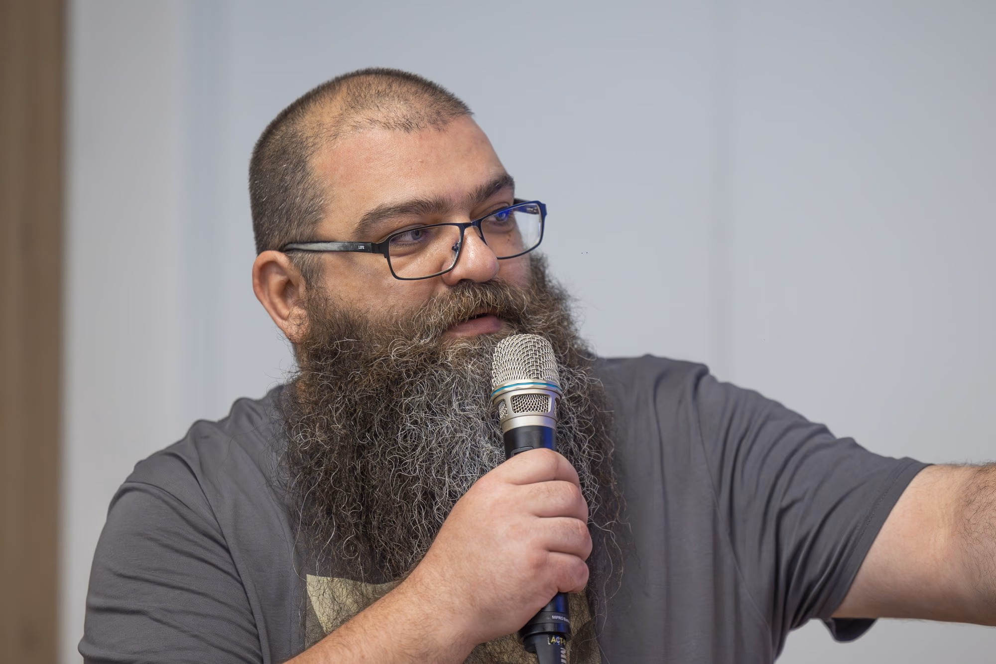 Andrei Pogăciaș explaining the algorithmic mechanics of TikTok for historical content.