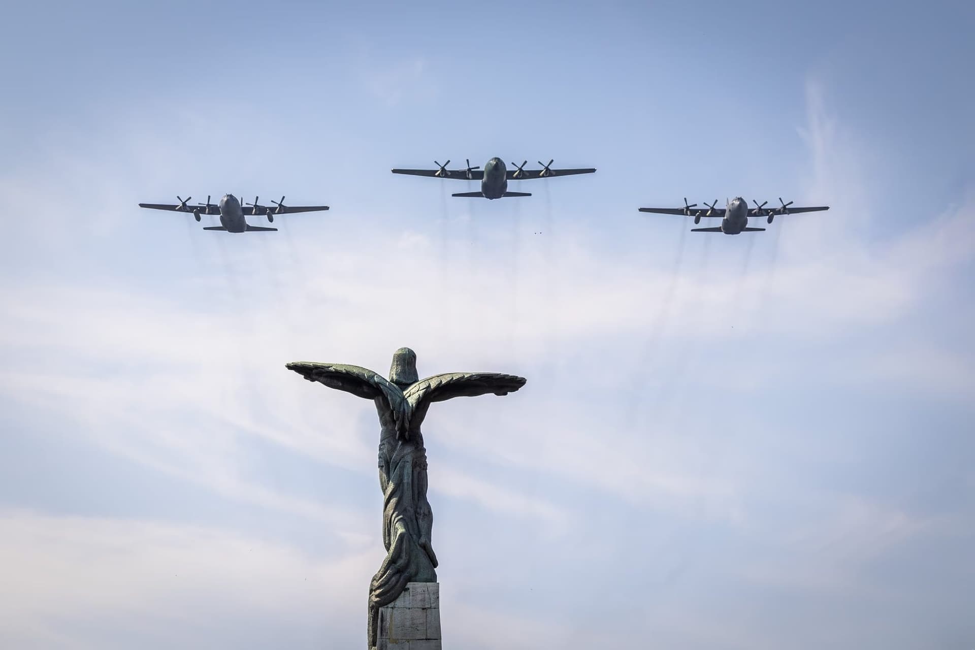 The transports above the monument. Photo: AdiCoco.com