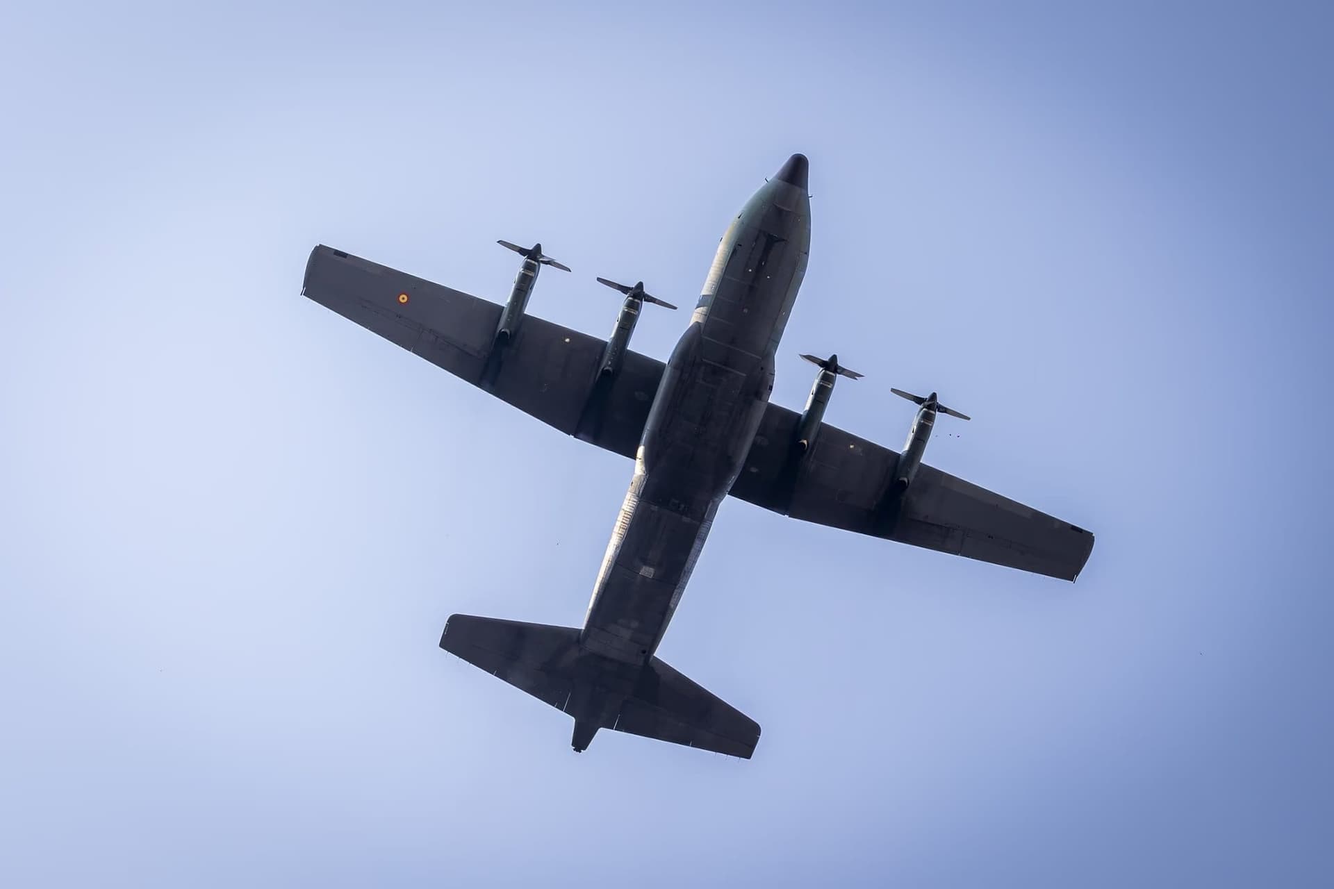 C-130 Hercules in a low pass. Photo: AdiCoco.com