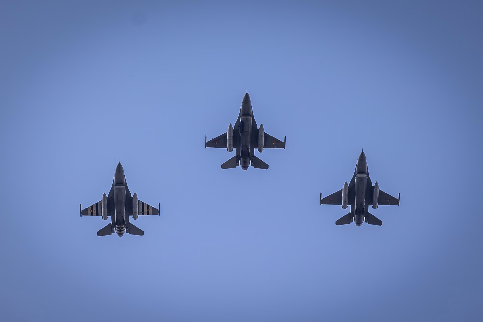 Négy F-16, kötelék-részlet. Fotó: AdiCoco.com