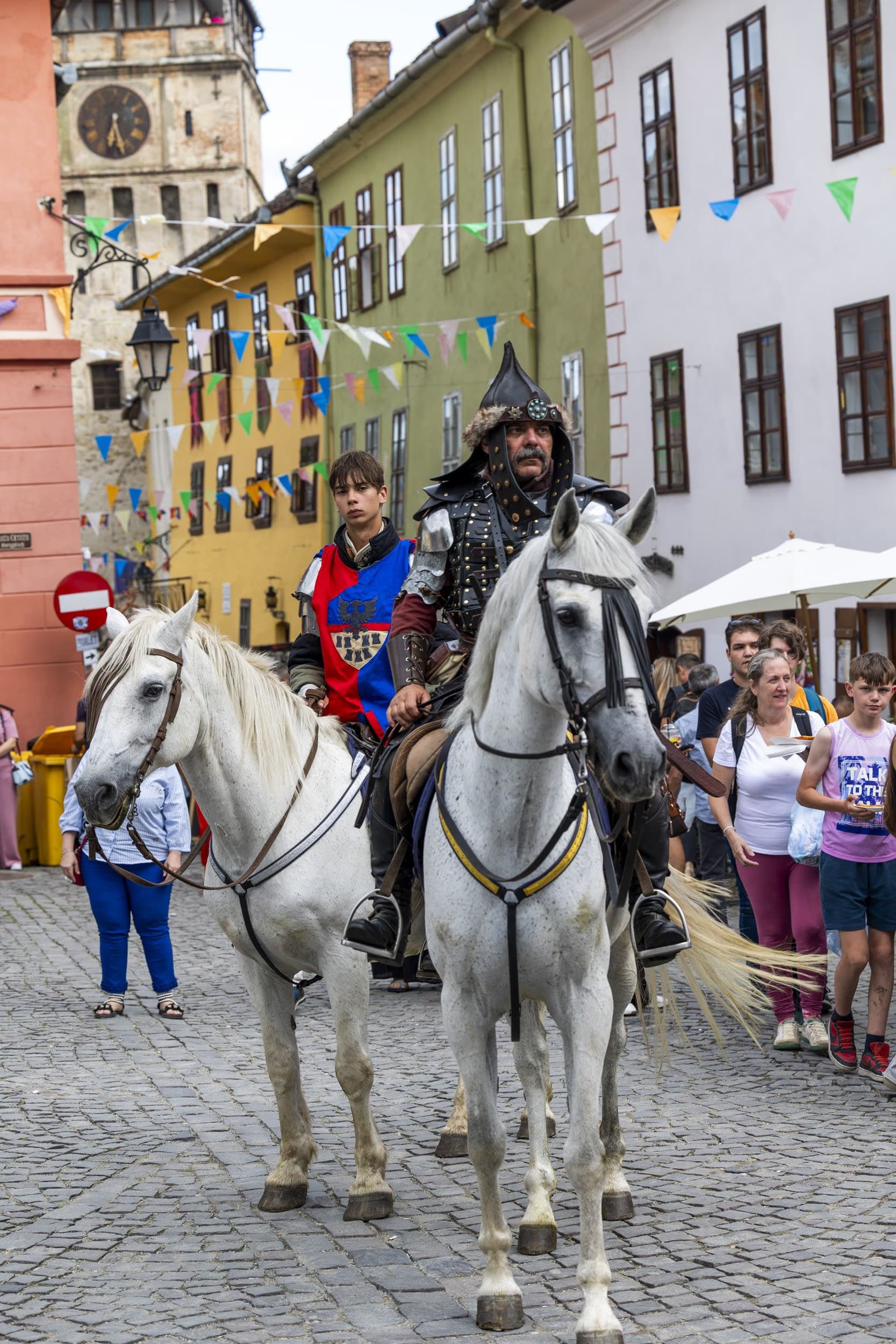A magyar lovagok érkezése fehér lovakon
