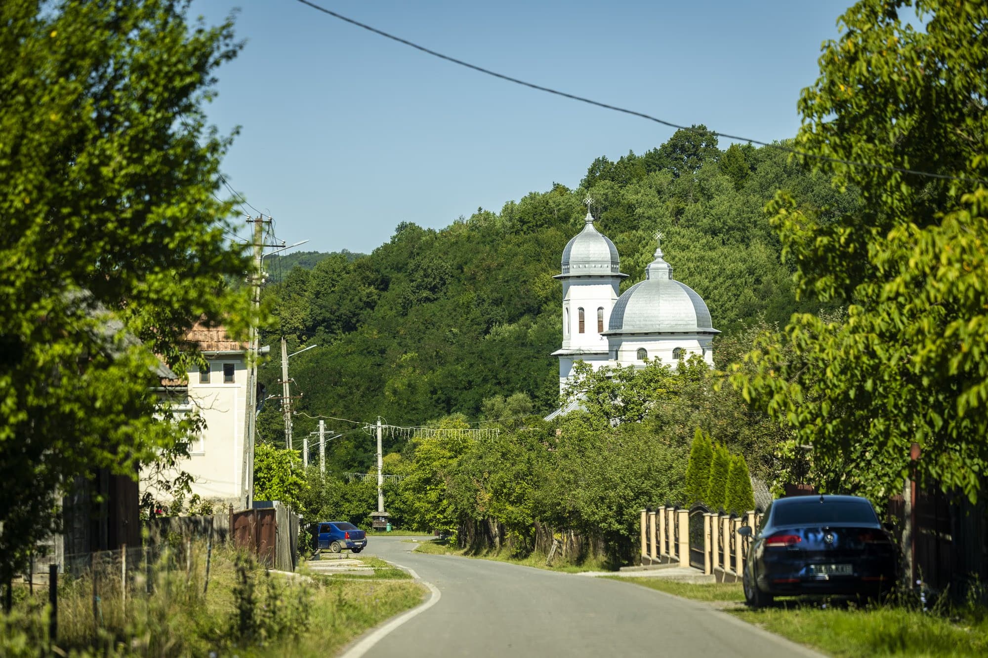 The church in Idicel-Pădure, at the fork