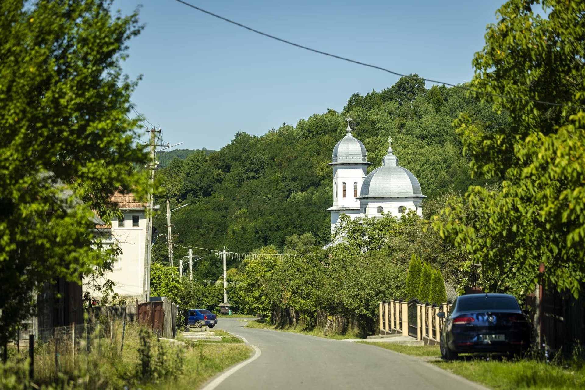 The church in Idicel-Pădure, at the fork