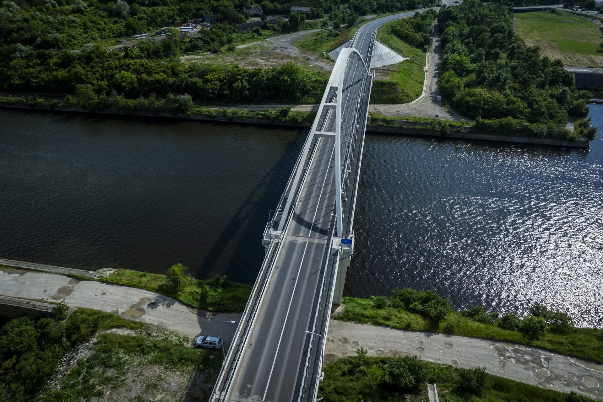 The canal's axis from above, with the bridge crossing the glittering water