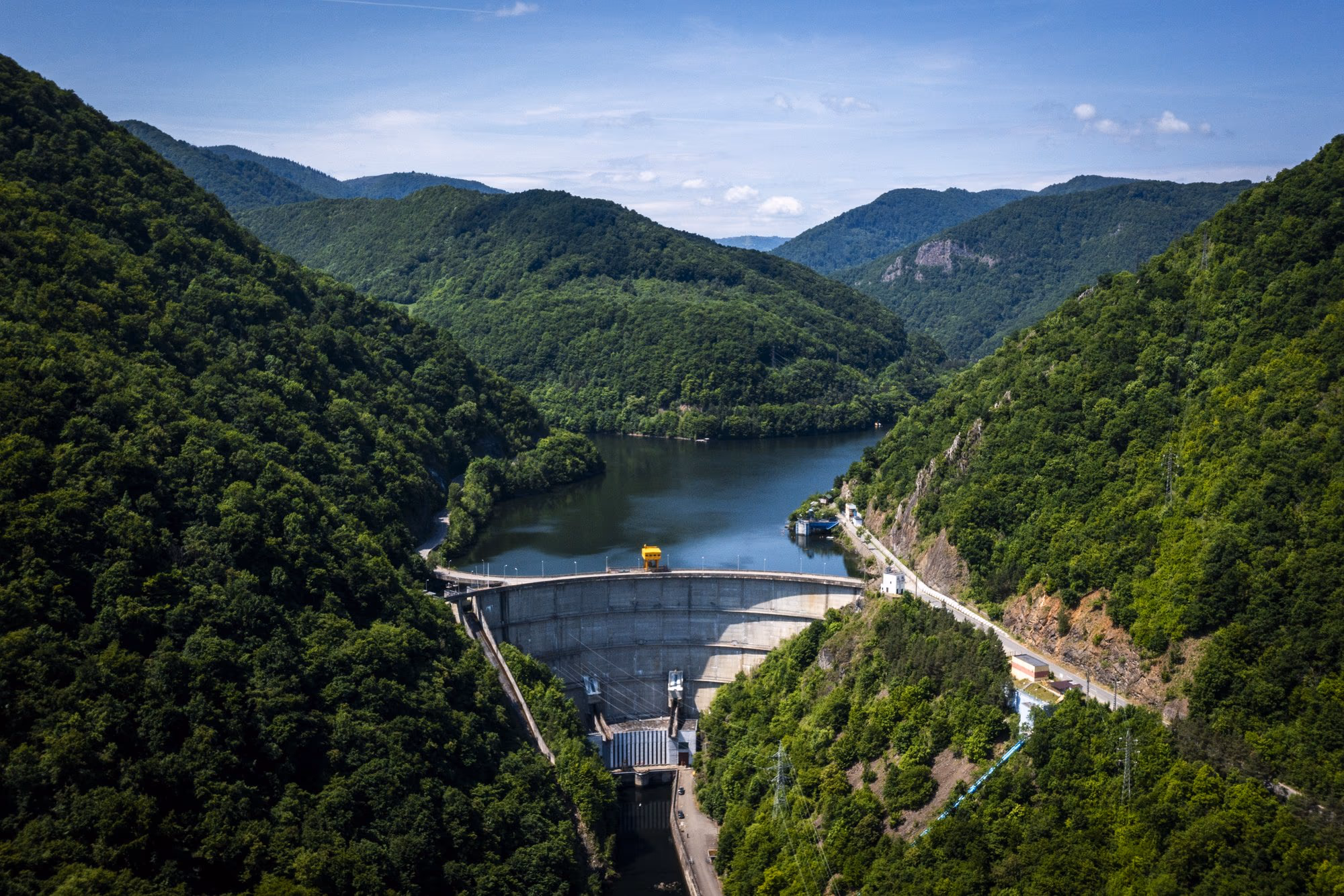 Tarnița dam on the Someșul Cald, with the reservoir and wooded slopes around it