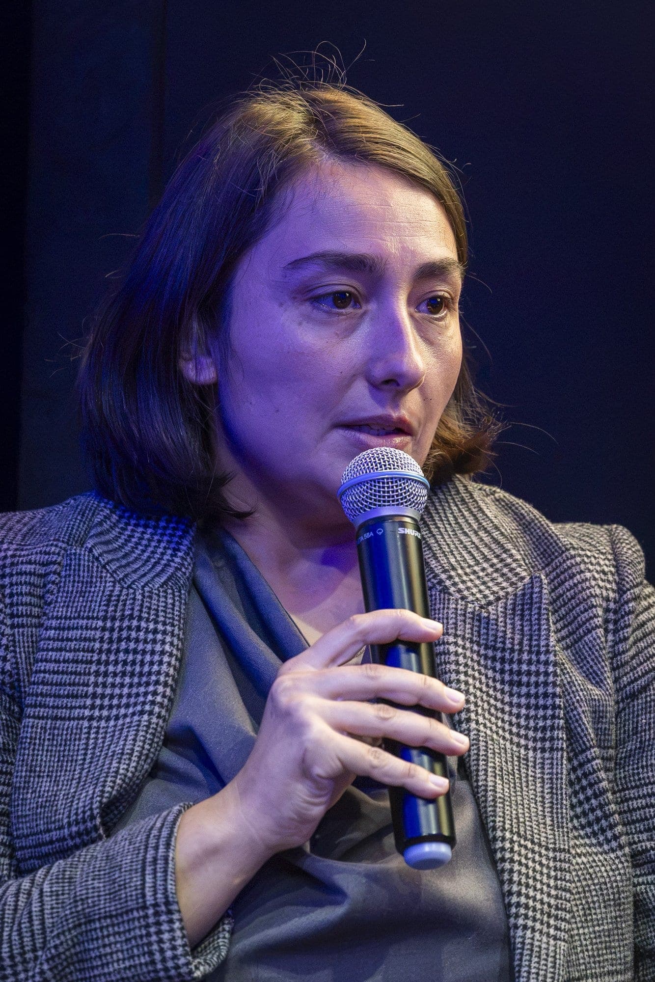 Ioana Brăiescu, a Brassó Megyei Művelődési Igazgatóság munkatársa egy kérdésre válaszol
